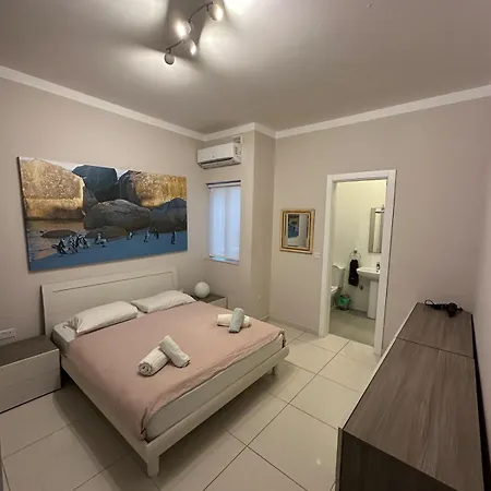 House With Sea Views In The Center דירה