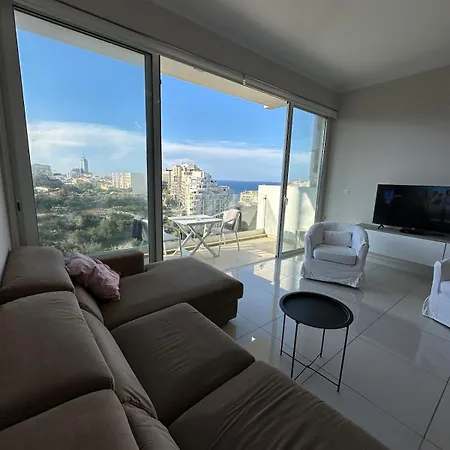 House With Sea Views In The Center Apartament St. Julian's