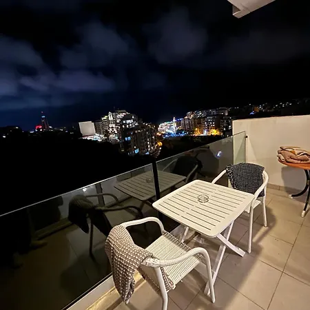 Apartment House With Sea Views In The Center